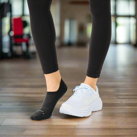 FEETURES Elite Light Cushion Invisible Socks in Black