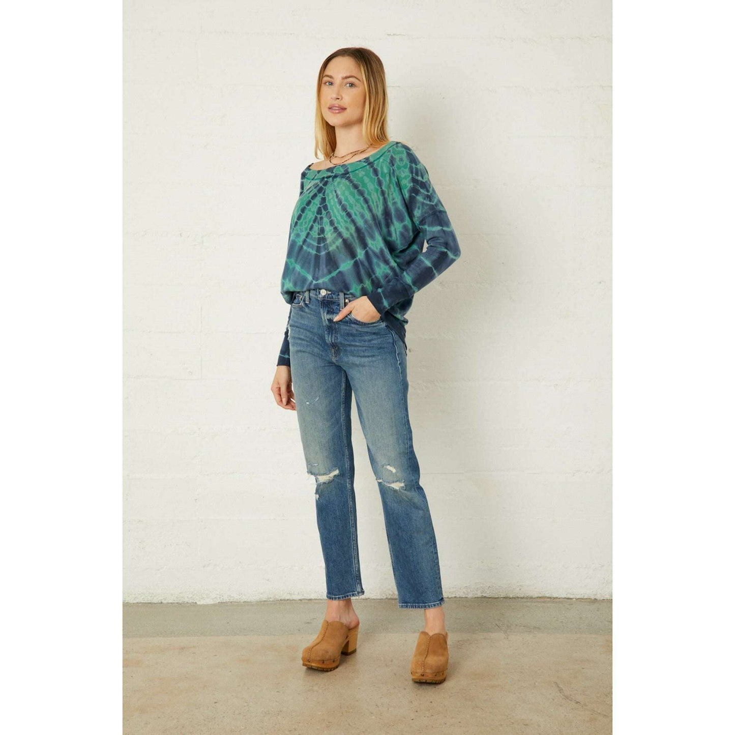 river-sky---london-sweatshirt---auraclothingriver-skyplum-bottom-34071981