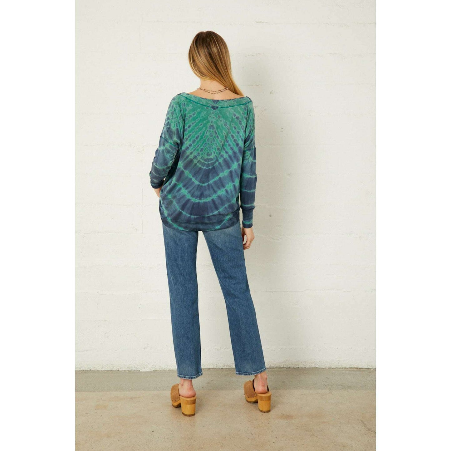 river-sky---london-sweatshirt---auraclothingriver-skyplum-bottom-34071983