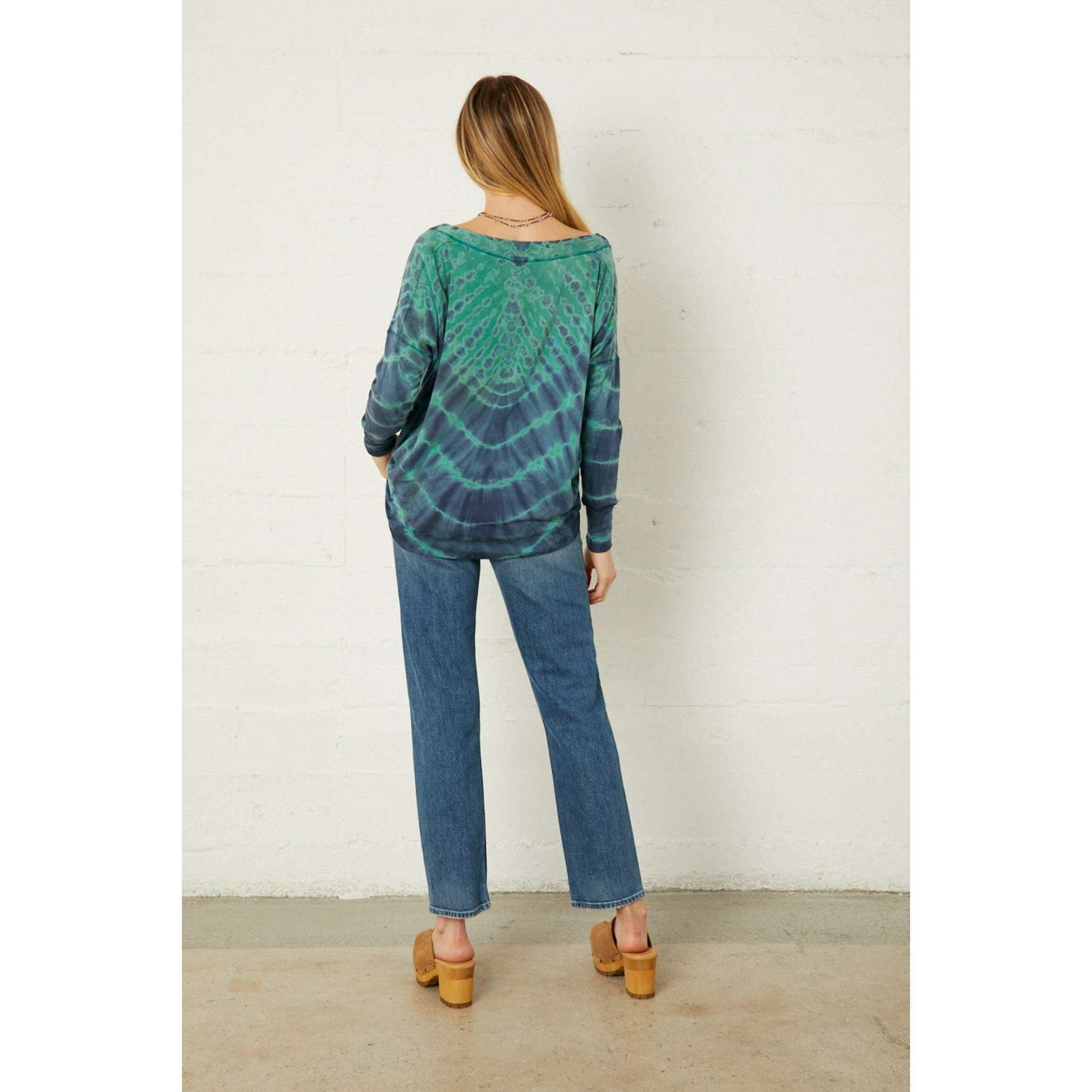 river-sky---london-sweatshirt---auraclothingriver-skyplum-bottom-34071983