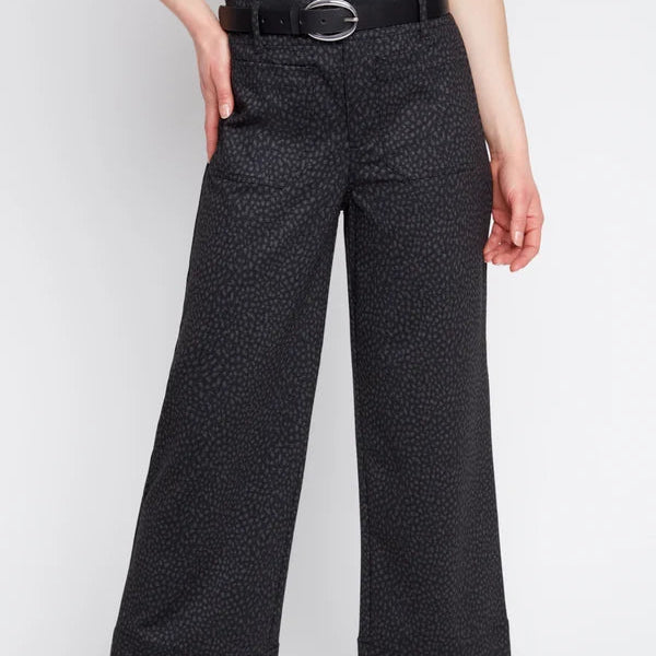 RENUAR Animal Print Cropped Straight-Leg Knit Pants with Patch Pockets