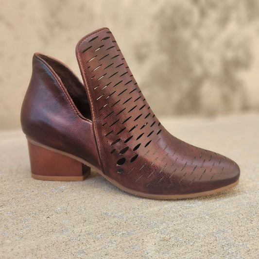 Antelope - Nico, Boots, Antelope, Plum Bottom