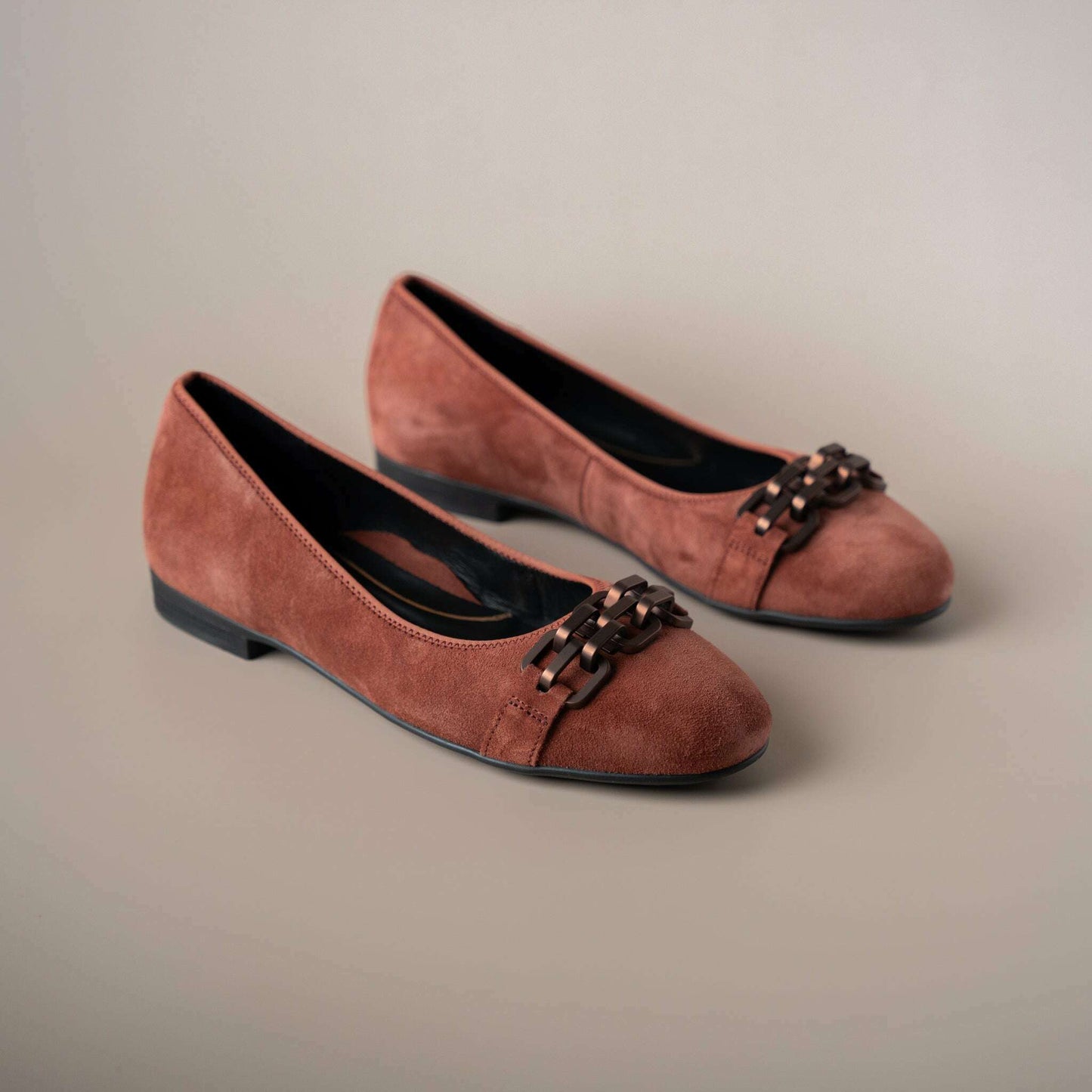 Ara - Scout Chain Flat, Flats, Ara, Plum Bottom