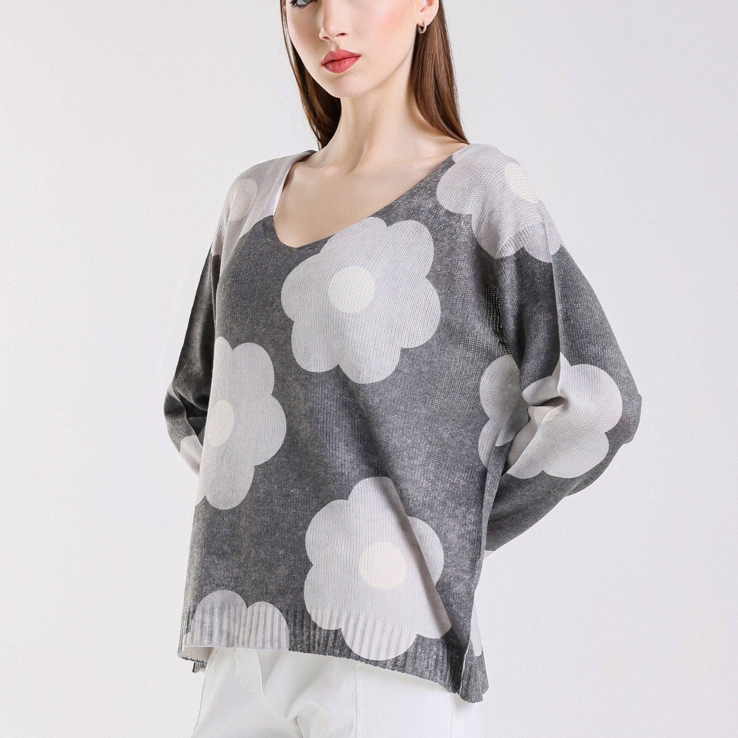 TINA STEHPHENS ITALY Hannah Daisy Light Sweater Dark Grey