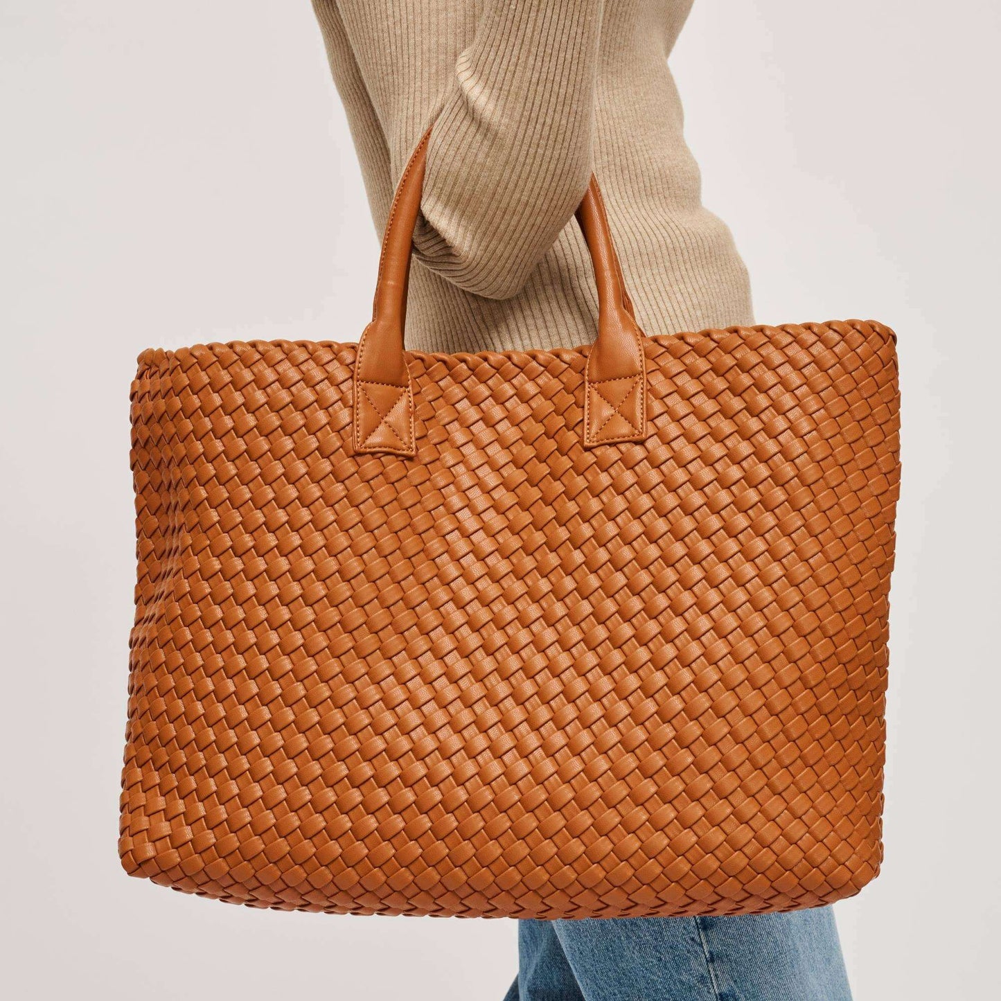 urban-expressions-ithaca-woven-vegan-leather-tote-tanhandbagsurban-expressionsplum-bottom-35644849