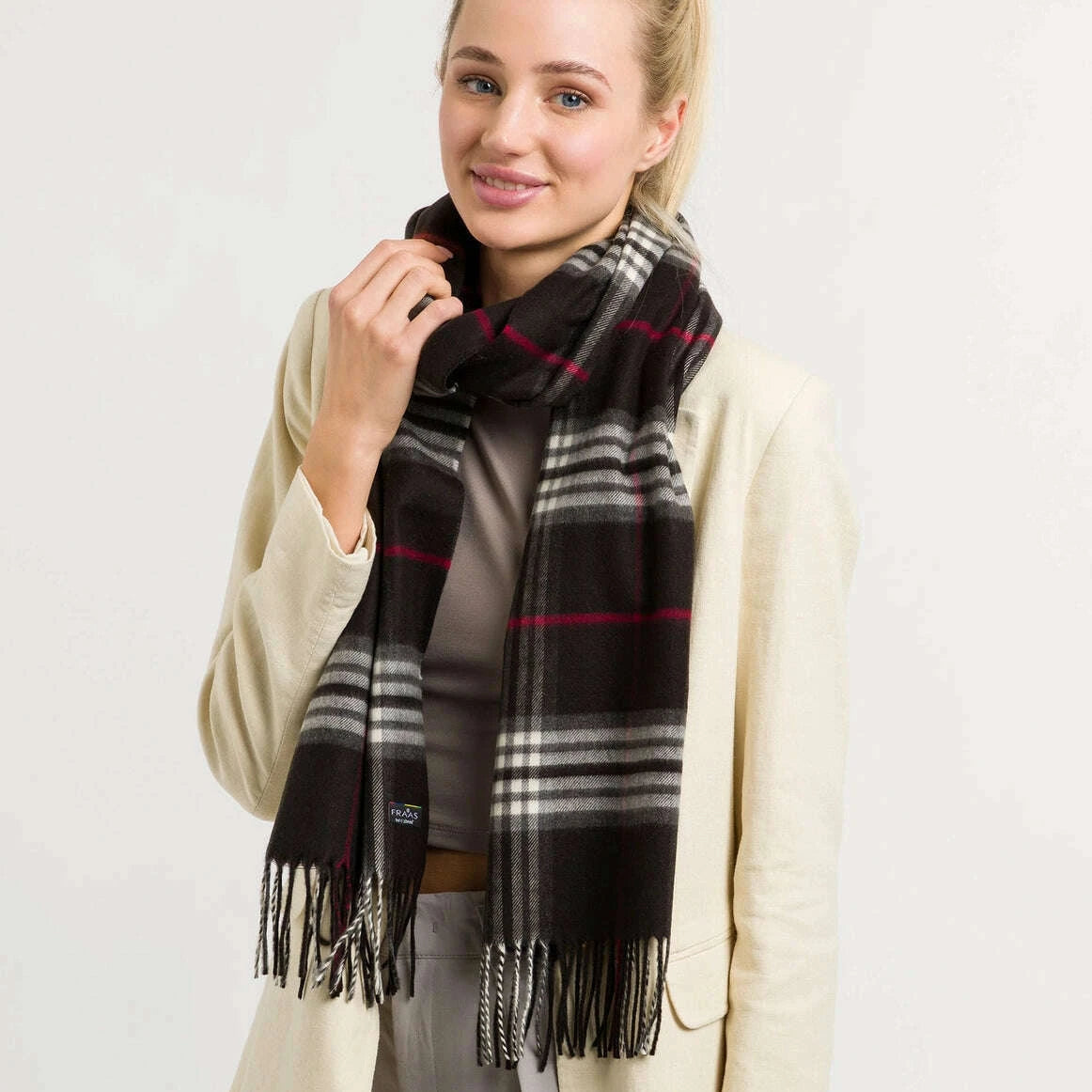 fraas--plaid-oversized-cashmink-scarf-in-blackaccessoriesfraasplum-bottom-35066232