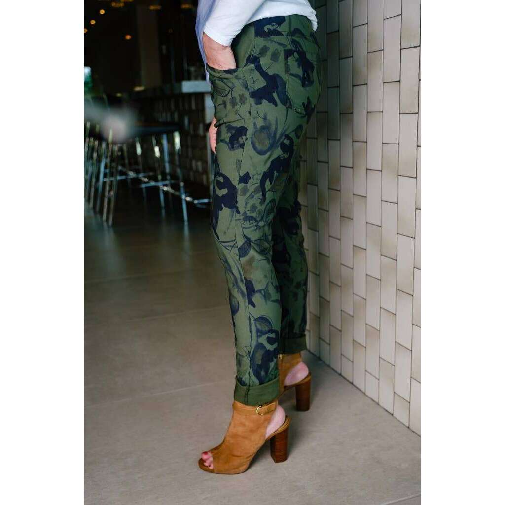 tina-stephens-italytees-by-tina---mya-abstract-leaf-pant-pl175l-250-beigepantstina-stephens-italytees-by-tinaplum-bottom-35913980
