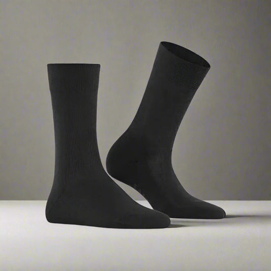 falke-sensitive-london-blacksocksfalkeplum-bottom-34072043