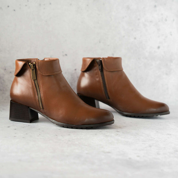 Eric Michael Sonia low heel leather boot – Plum Bottom