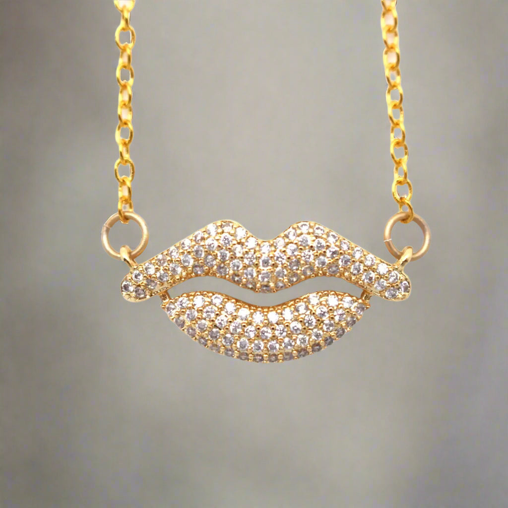 Karli Buxton - Lip Necklace
