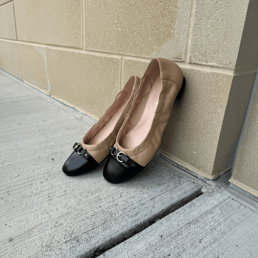 La Lisa ballet flat in camel and black color