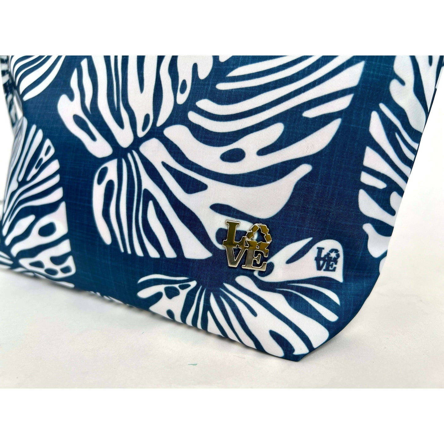 [Love Bags - POOL PARTY Water Resistant Pouch - Turtle Bay], [], [Love Bags], [Plum Bottom].