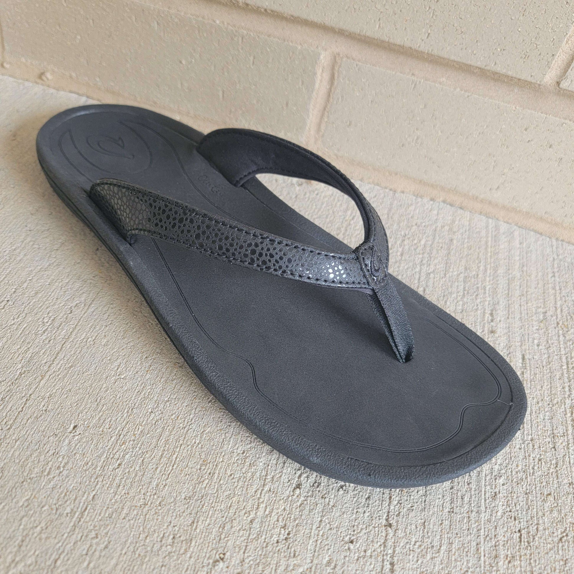 OLUKAI - KALAPA KAI - Black & White, Clearance, Olukai, Plum Bottom