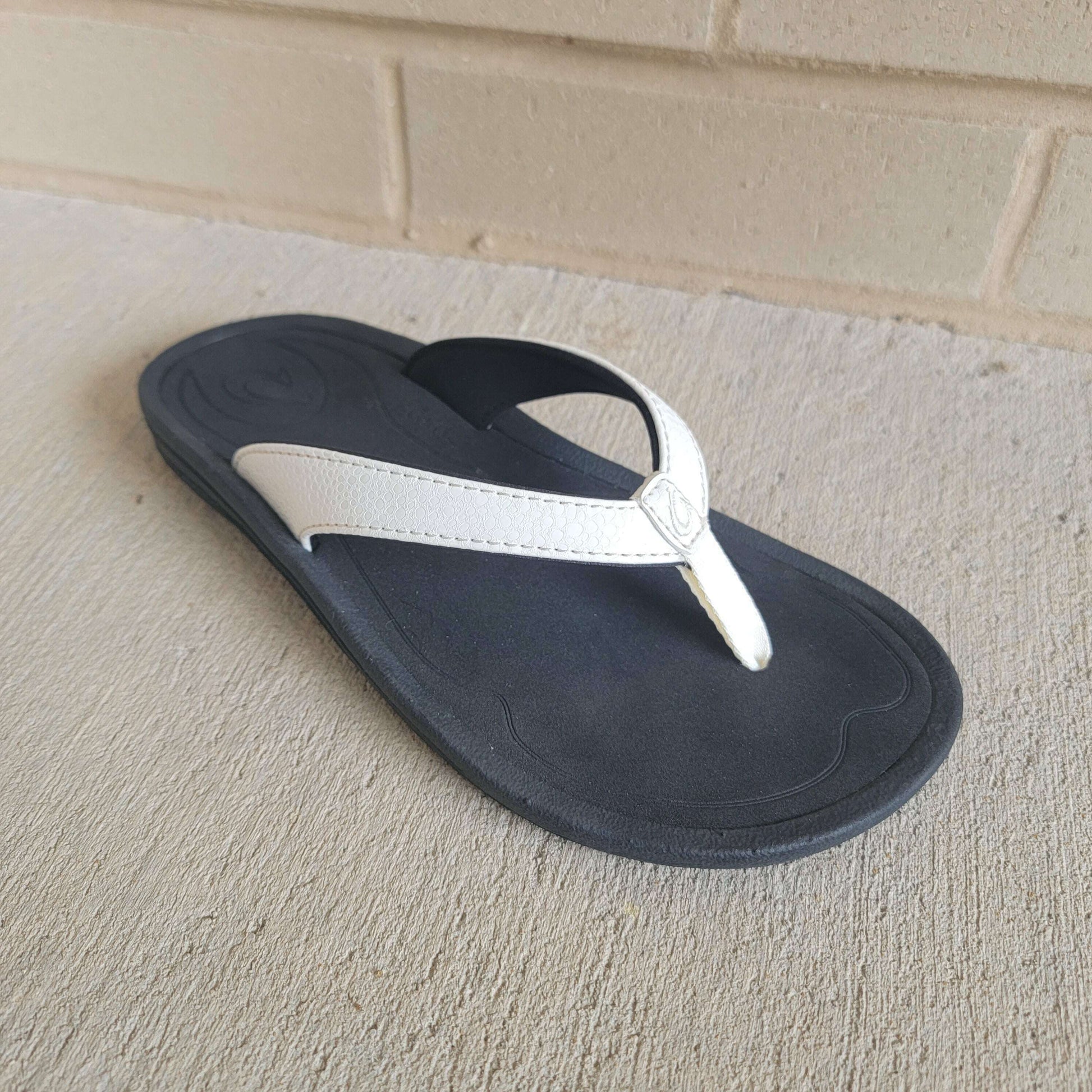 OLUKAI - KALAPA KAI - Black & White, Clearance, Olukai, Plum Bottom