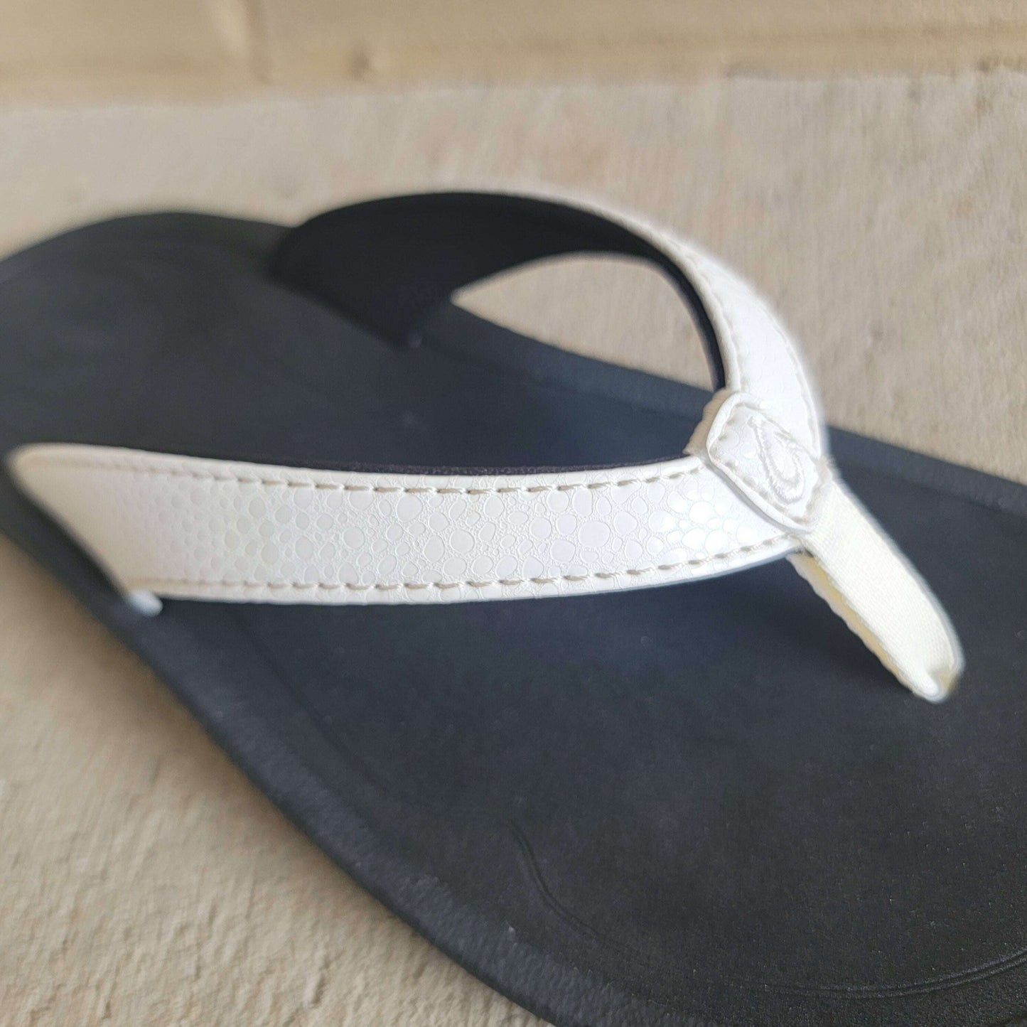 OLUKAI - KALAPA KAI - Black & White, Clearance, Olukai, Plum Bottom