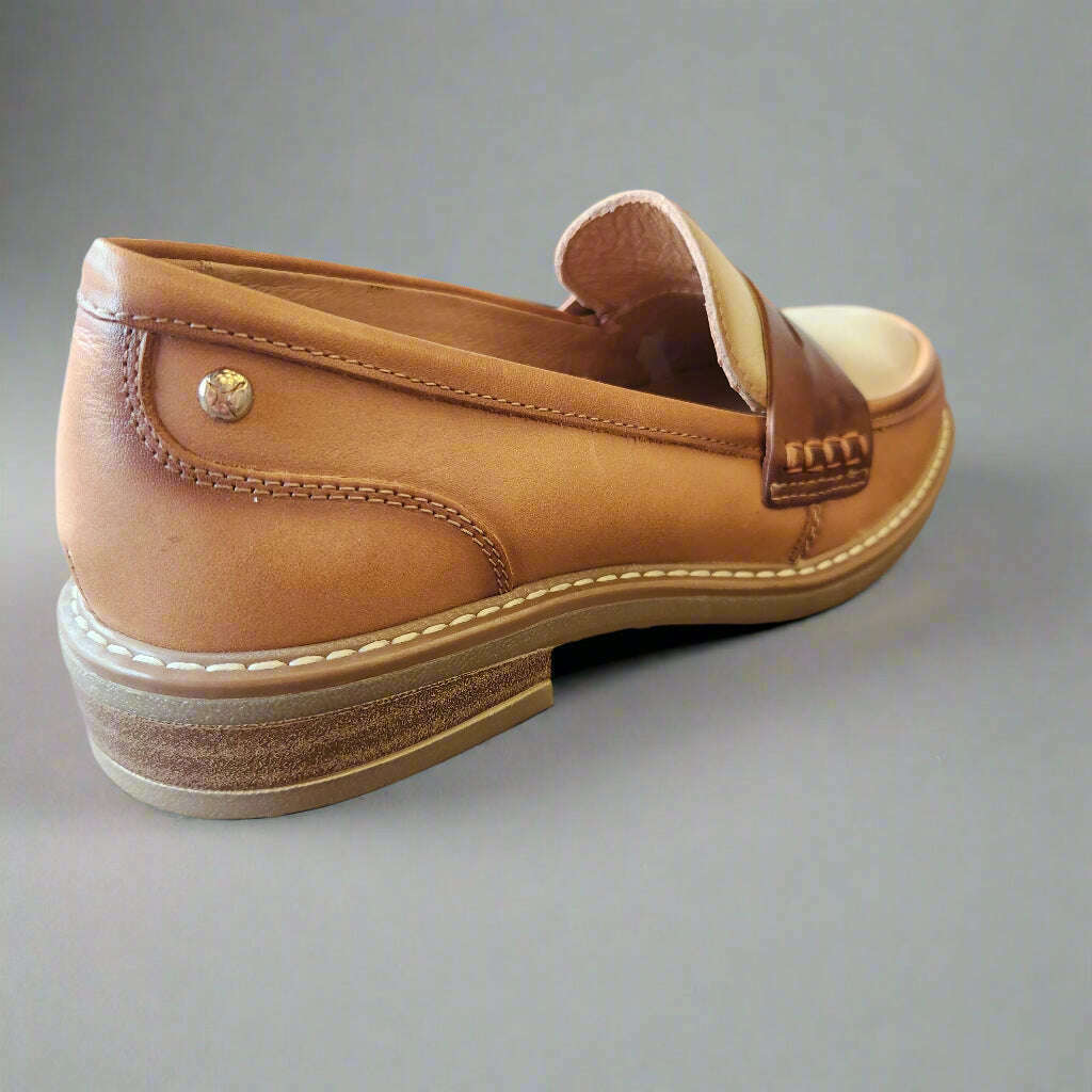 PIKOLINOS  - Aldaya Loafer in Almond Combo, Loafers, Pikolinos, Plum Bottom