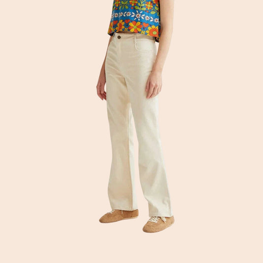 Plum Bottom COMPANIA FANTASTICA high-waisted off-white straight-leg denim jeans with front button and zip closure.