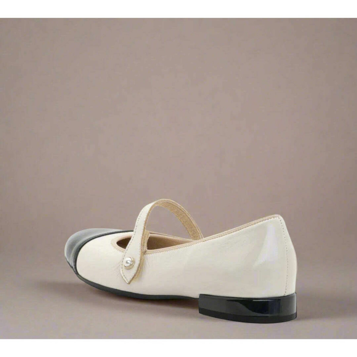 ARA- Sapphire in Cream/Navy, Flats, Ara, Plum Bottom