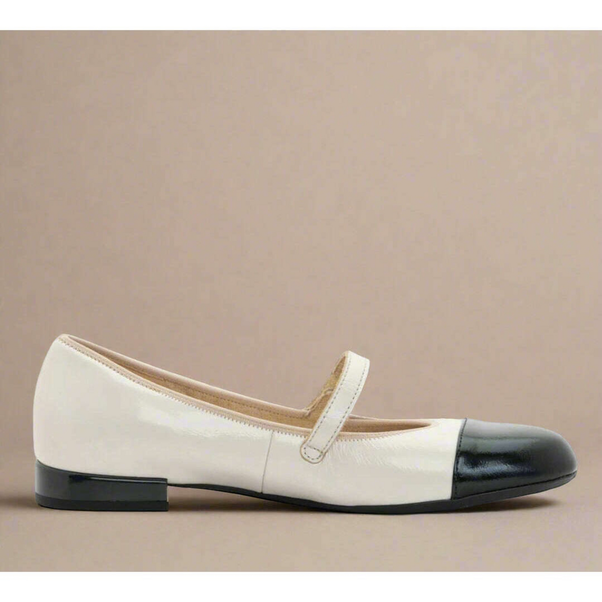 ARA- Sapphire in Cream/Navy, Flats, Ara, Plum Bottom