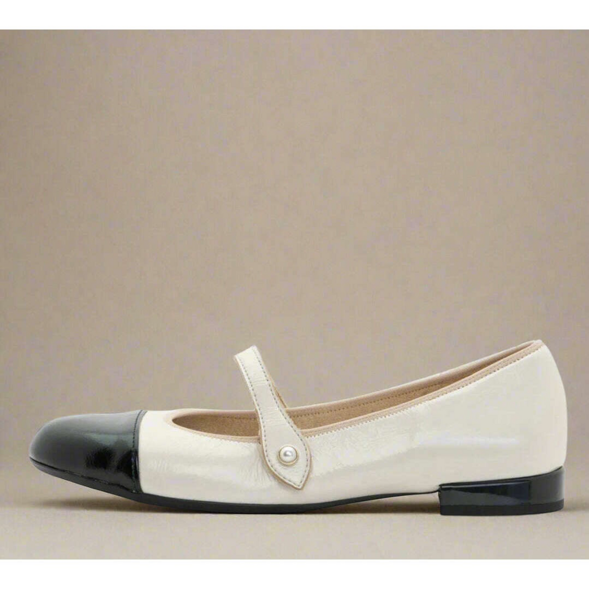 ARA- Sapphire in Cream/Navy, Flats, Ara, Plum Bottom