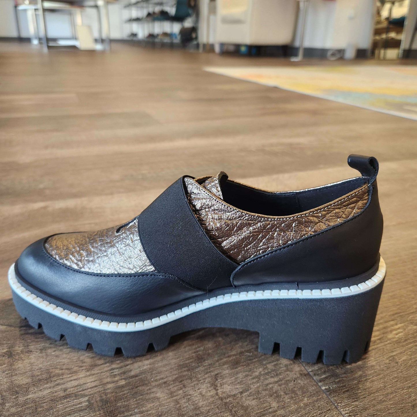 ezzio---49041---lug-wedge-in-black-and-pewterloafersezzioplum-bottom-34464399