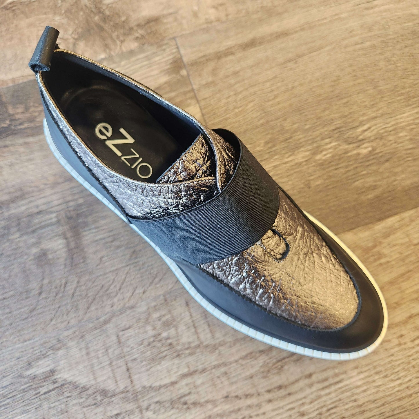 ezzio---49041---lug-wedge-in-black-and-pewterloafersezzioplum-bottom-34464398