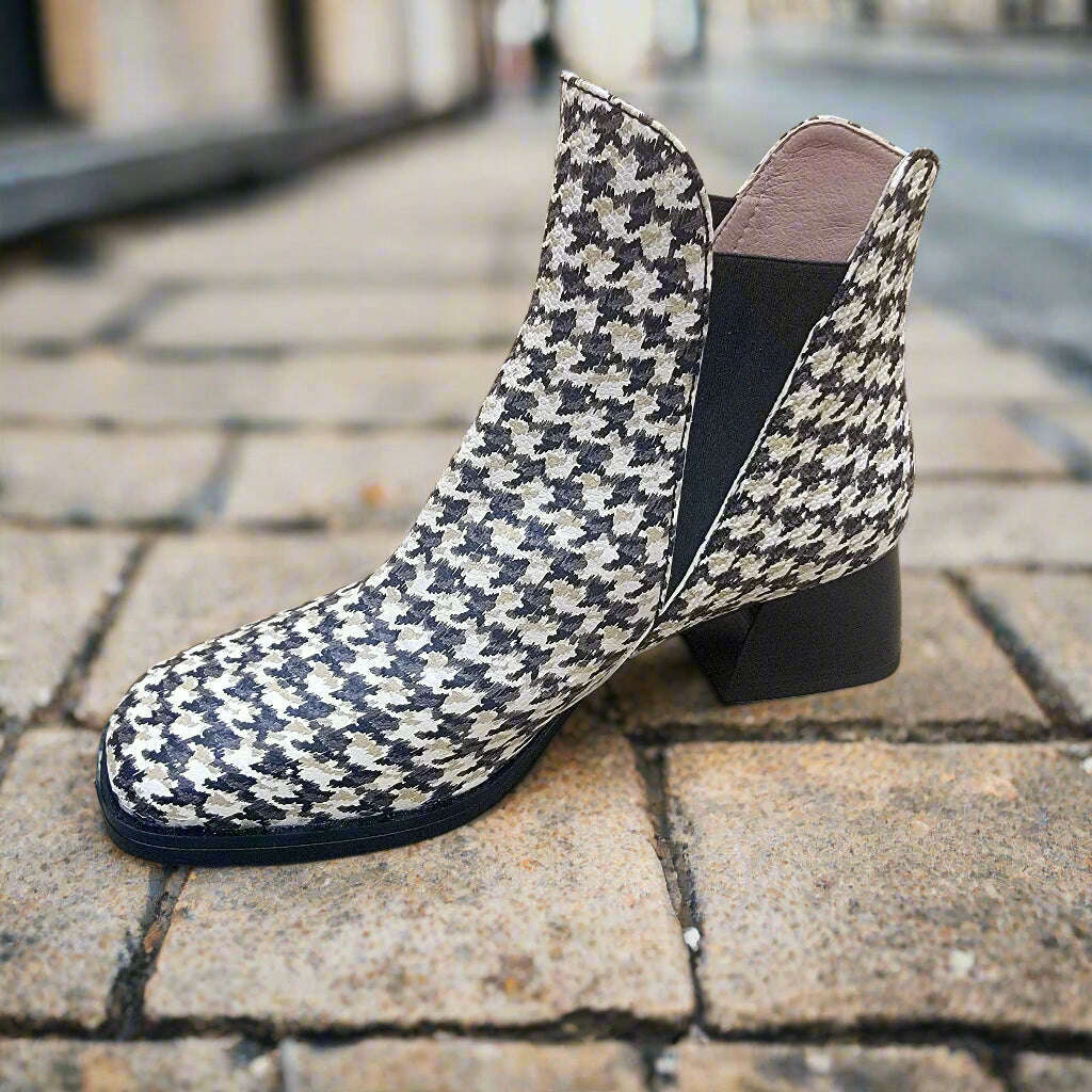 hispanitas---hi254388---houndstoothbootshispanitasplum-bottom-34473931