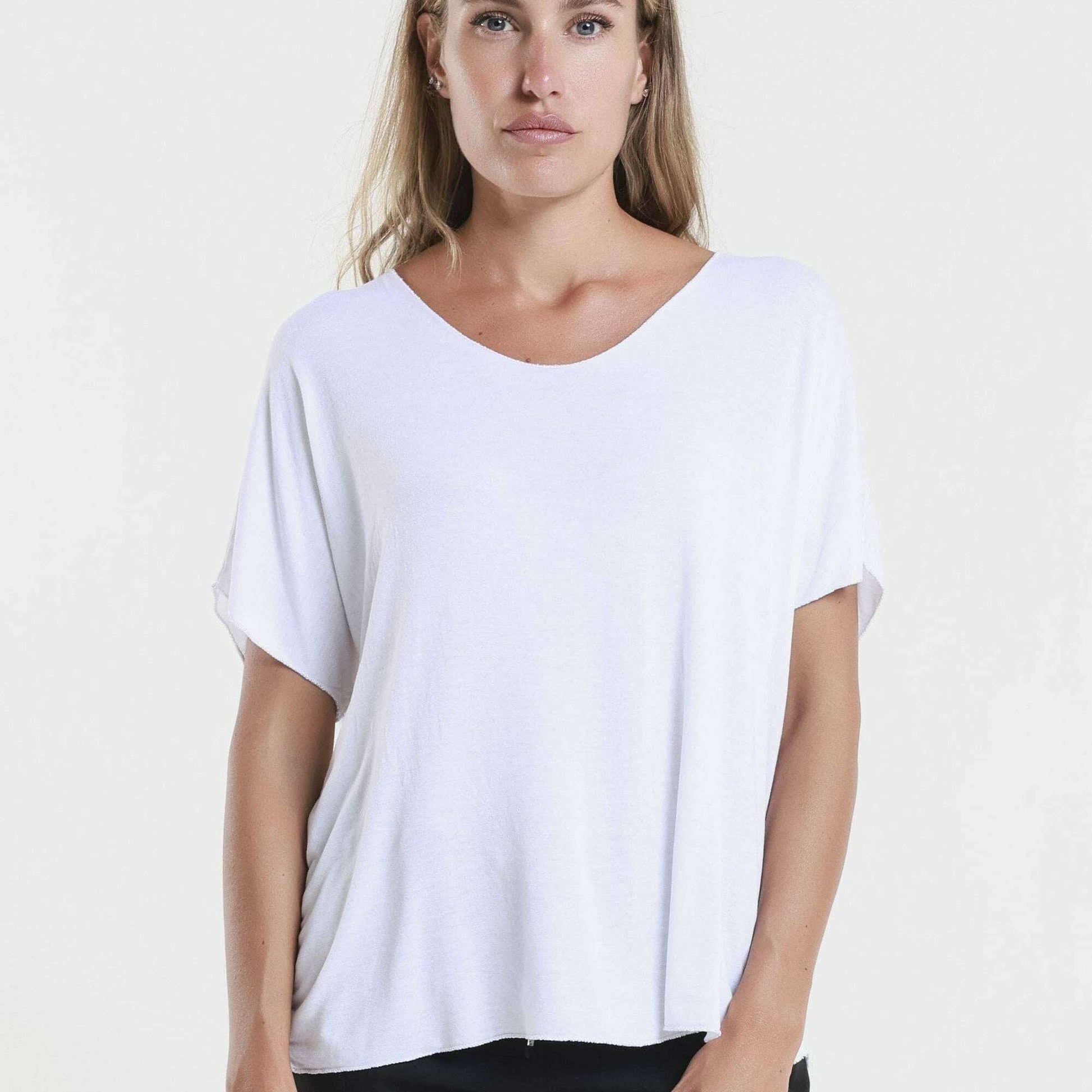 [TINA Stephens Italy/Tees By Tina - Sheila Metallic Accent Viscose Short Sleeve T-Shirt (BSS224M): 100 White / One Size], [], [TINA Stephens Italy/Tees By Tina], [Plum Bottom].