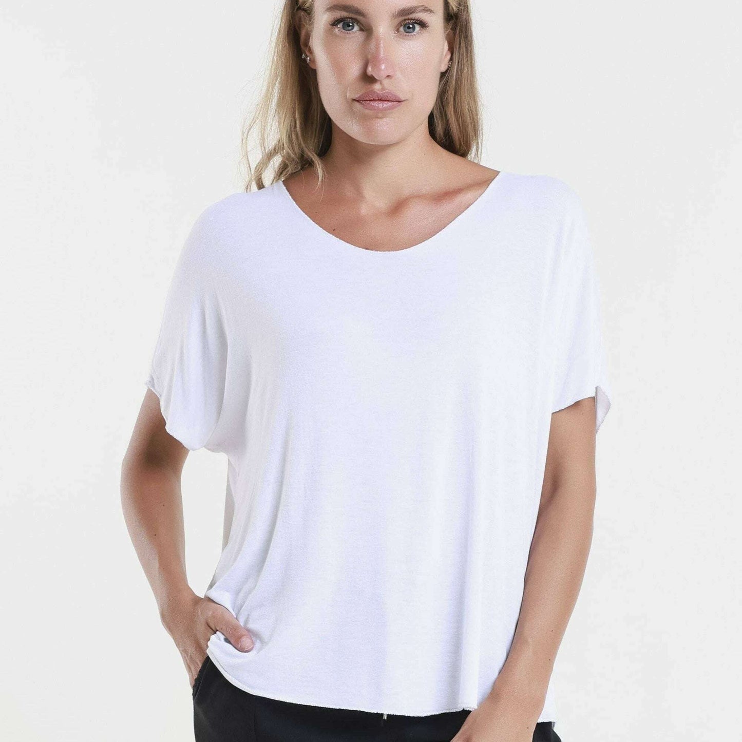 [TINA Stephens Italy/Tees By Tina - Sheila Metallic Accent Viscose Short Sleeve T-Shirt (BSS224M): 100 White / One Size], [], [TINA Stephens Italy/Tees By Tina], [Plum Bottom].