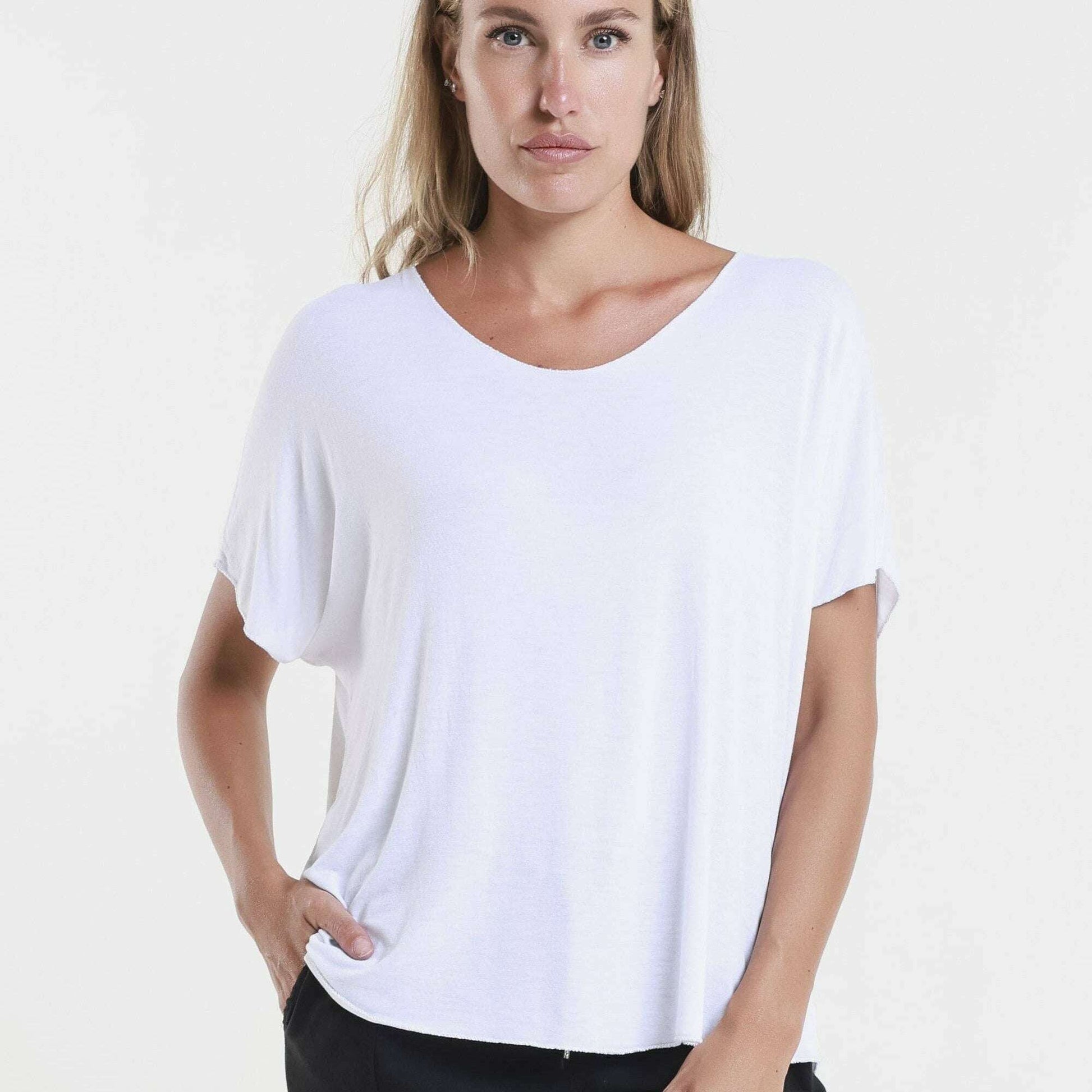 [TINA Stephens Italy/Tees By Tina - Sheila Metallic Accent Viscose Short Sleeve T-Shirt (BSS224M): 100 White / One Size], [], [TINA Stephens Italy/Tees By Tina], [Plum Bottom].