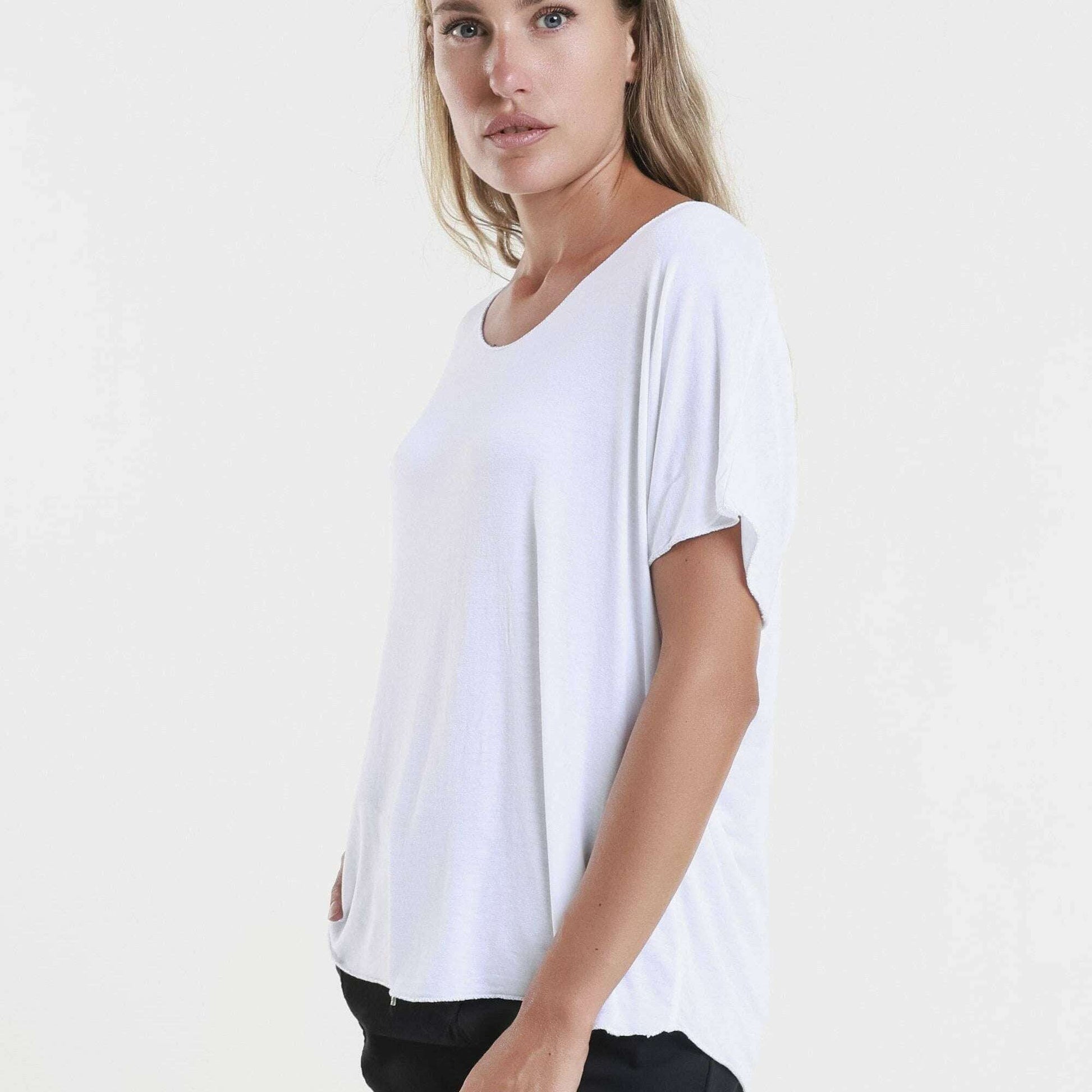 [TINA Stephens Italy/Tees By Tina - Sheila Metallic Accent Viscose Short Sleeve T-Shirt (BSS224M): 100 White / One Size], [], [TINA Stephens Italy/Tees By Tina], [Plum Bottom].