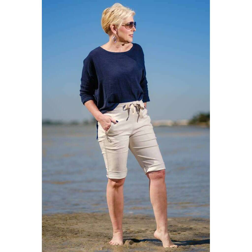 [TINA Stephens Italy/Tees By Tina - Noa Long Sleeve Raglan Top (BLS116): 100 White], [], [TINA Stephens Italy/Tees By Tina], [Plum Bottom].