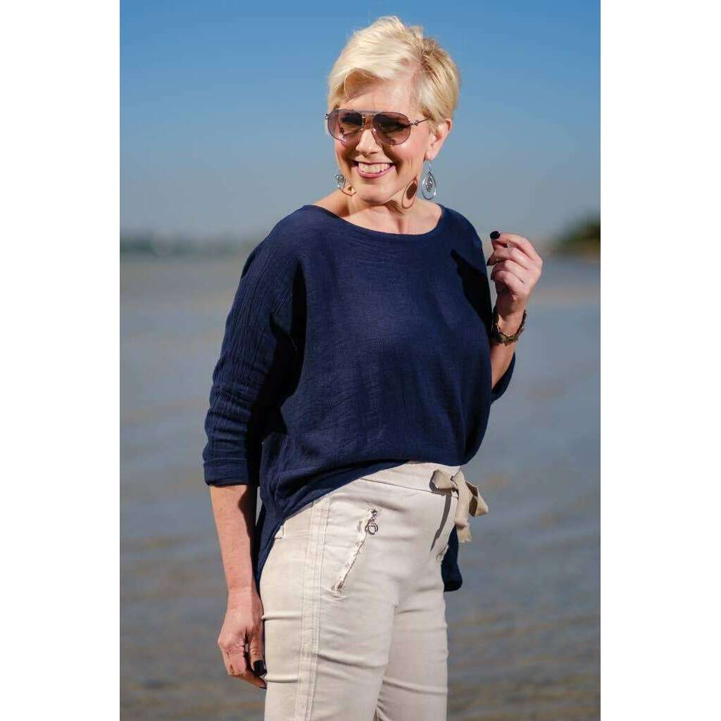 [TINA Stephens Italy/Tees By Tina - Noa Long Sleeve Raglan Top (BLS116): 100 White], [], [TINA Stephens Italy/Tees By Tina], [Plum Bottom].