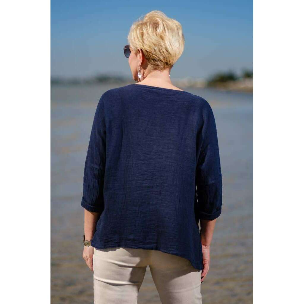 [TINA Stephens Italy/Tees By Tina - Noa Long Sleeve Raglan Top (BLS116): 100 White], [], [TINA Stephens Italy/Tees By Tina], [Plum Bottom].