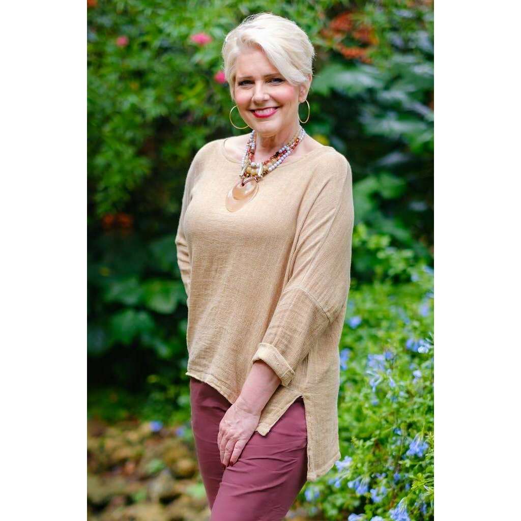 [TINA Stephens Italy/Tees By Tina - Noa Long Sleeve Raglan Top (BLS116): 100 White], [], [TINA Stephens Italy/Tees By Tina], [Plum Bottom].
