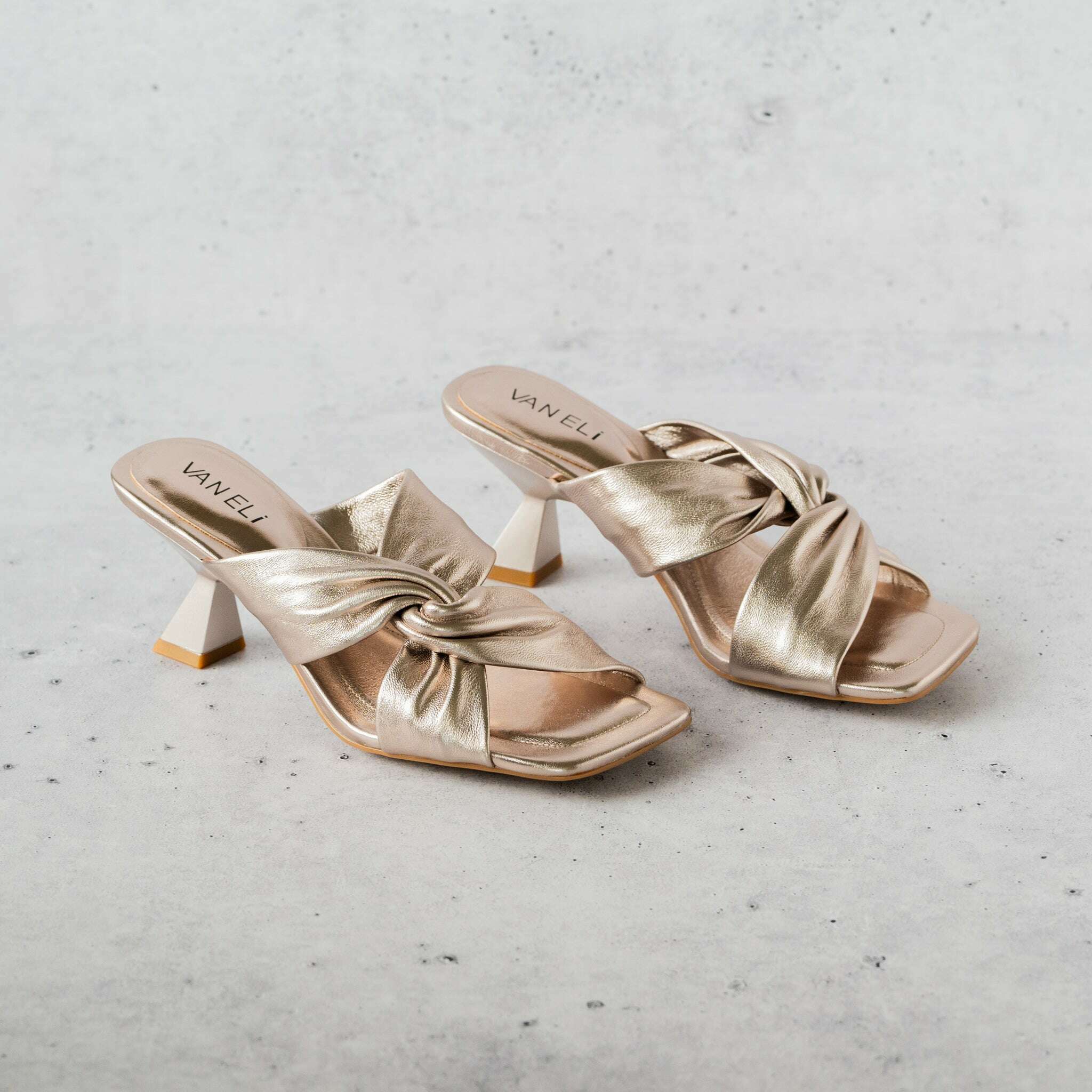 VANELi Taber Black or Shell – Plum Bottom - Main Image