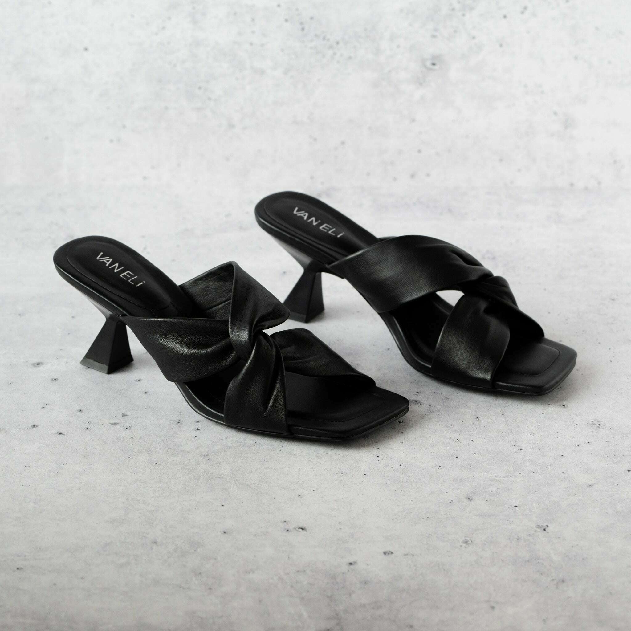 VANELi Taber Black or Shell – Plum Bottom - Main Image