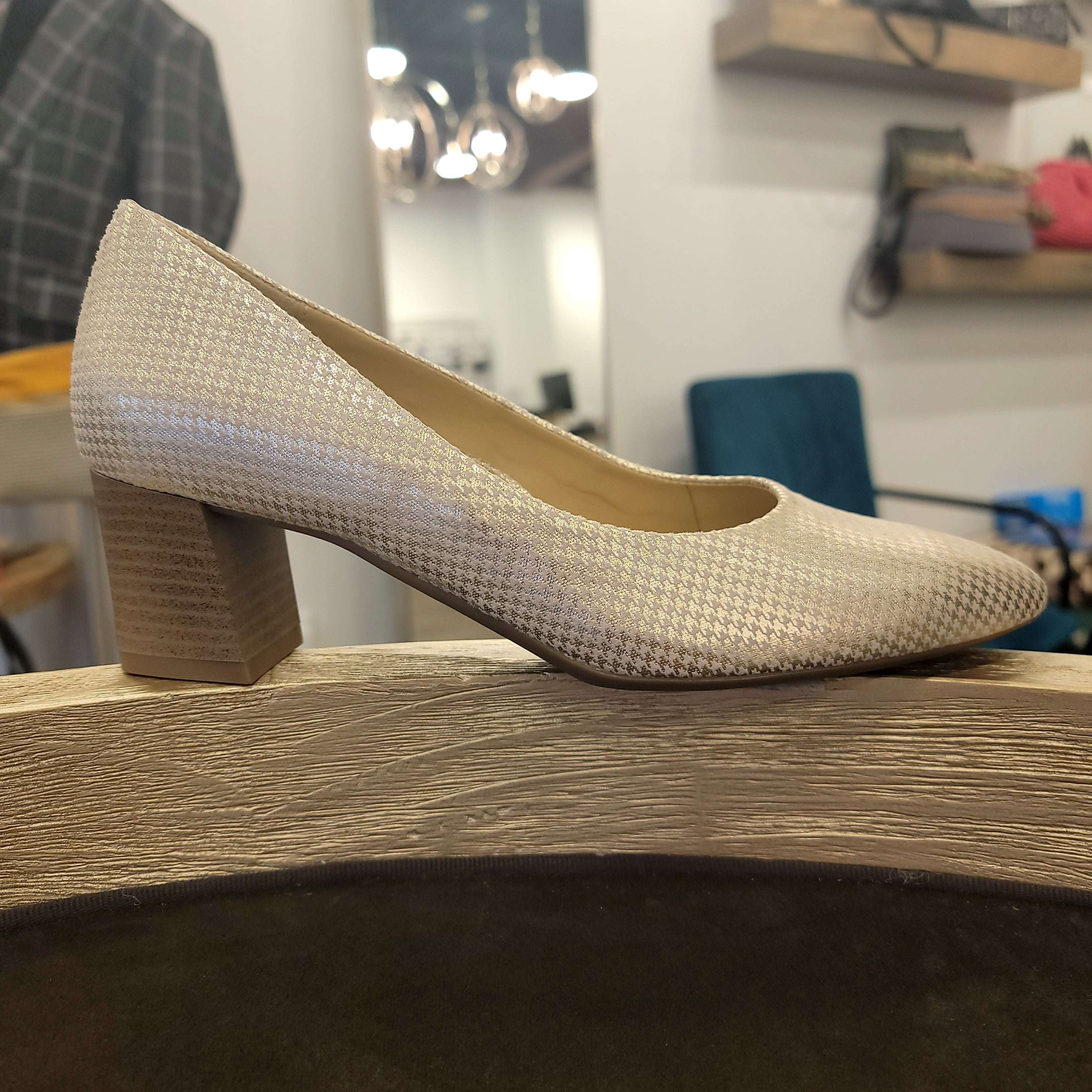 ARA 1153709 Lichfield Champagne Herringbone Plum Bottom