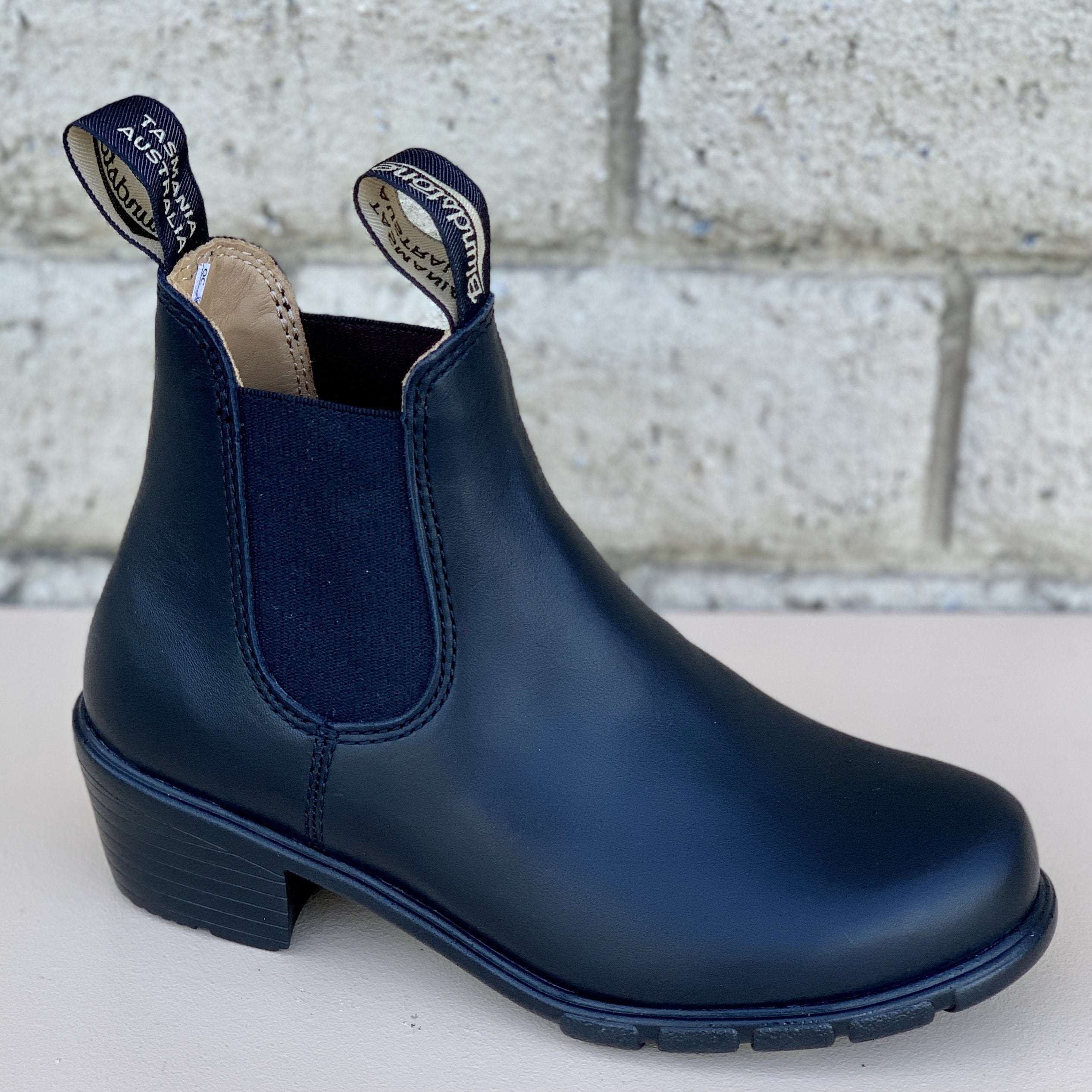 Blundstone boots clearance with heel