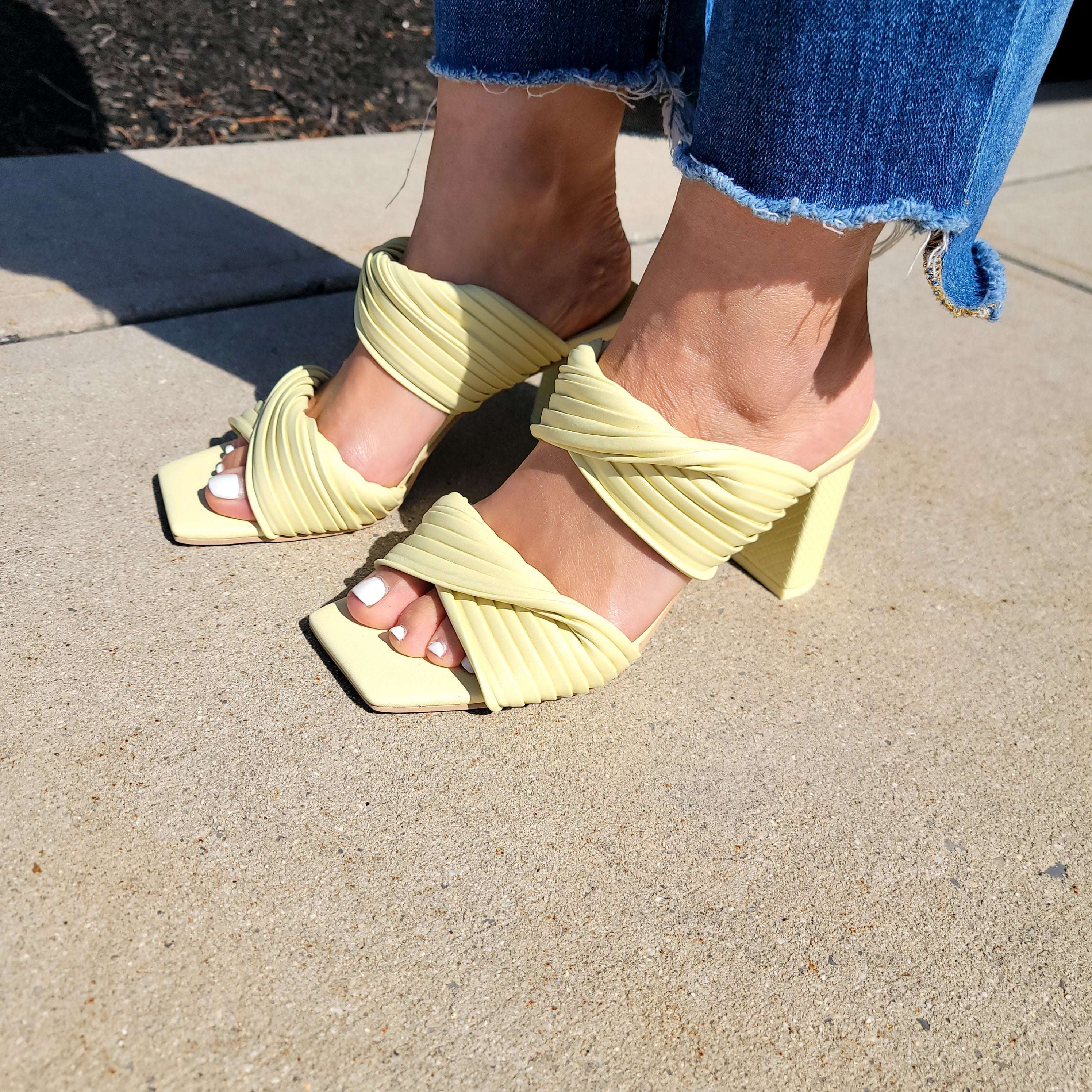 Dolce vita best sale yellow sandals