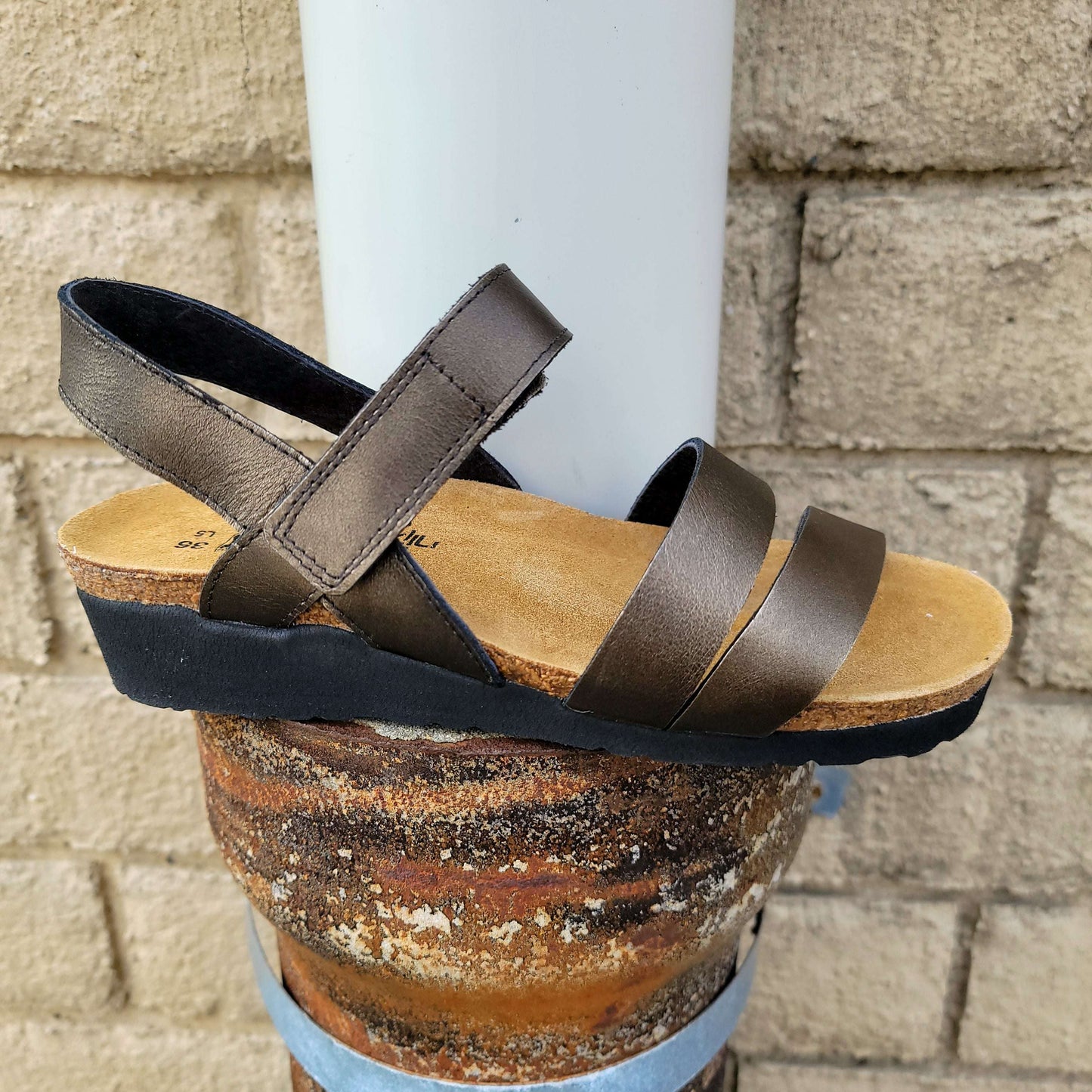 KAYLA -7806-195 Metal Leather, Sandals, Yaleet, Plum Bottom