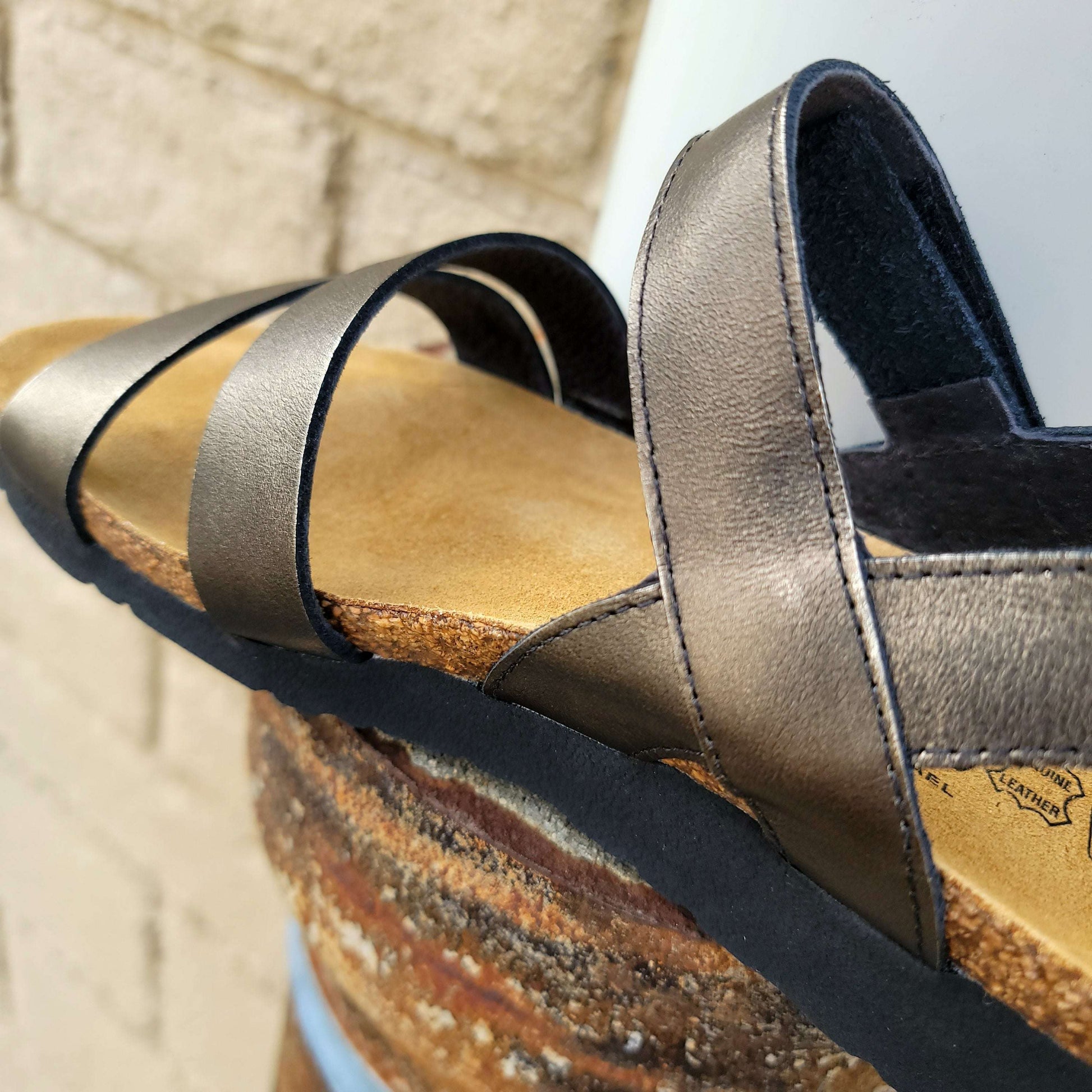 KAYLA -7806-195 Metal Leather, Sandals, Yaleet, Plum Bottom