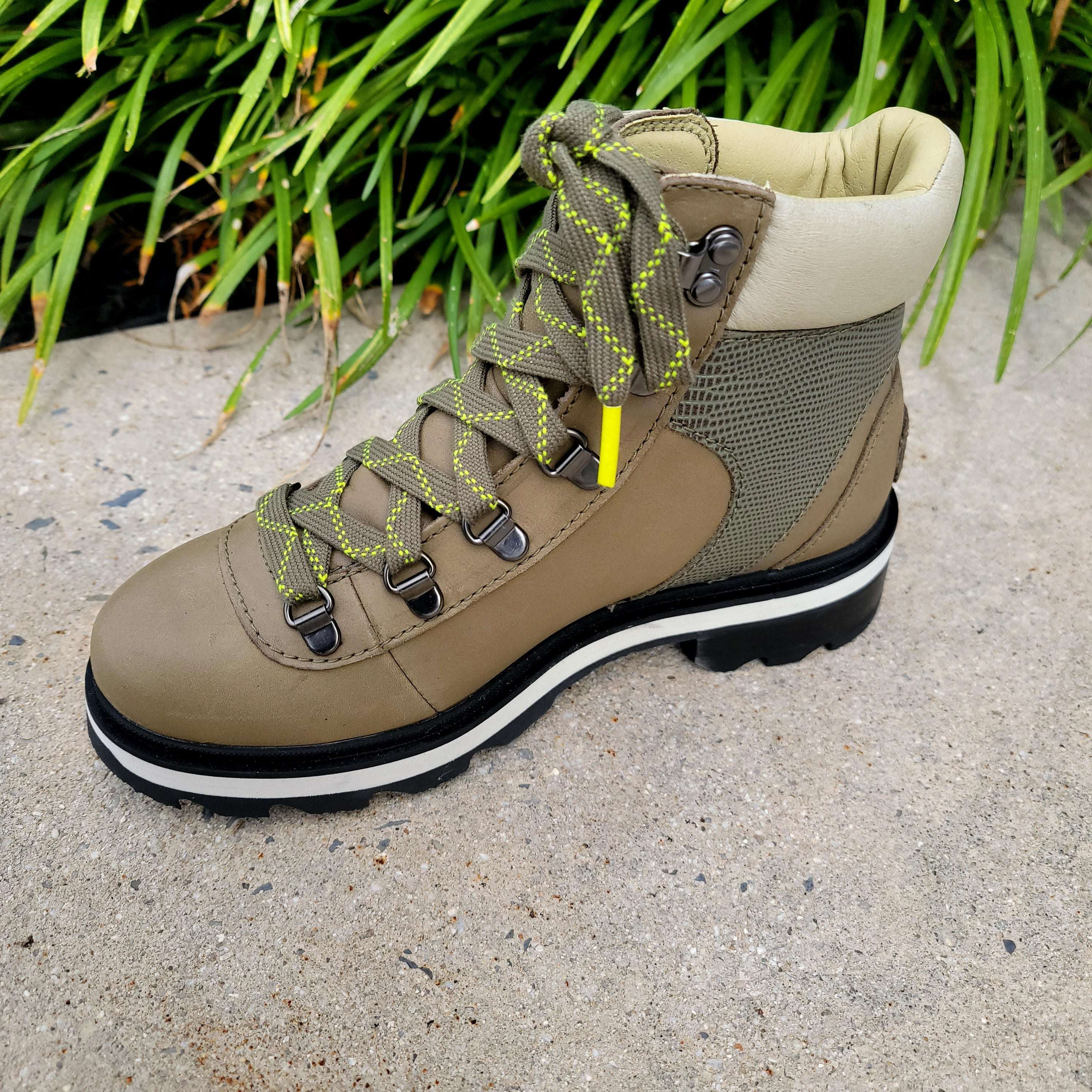 Sorel Lennox Hiker Boots 2024