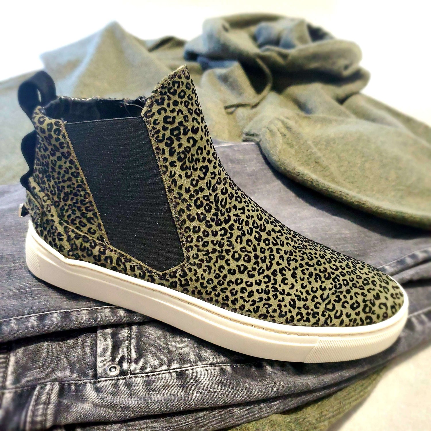 Harlan on sale leopard sneaker